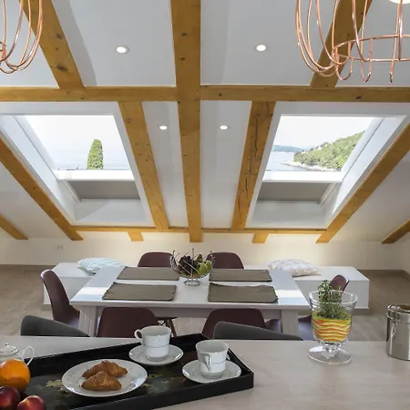 Flowers Luxury Apartment