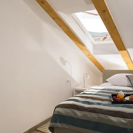 Flowers Luxury Apartment